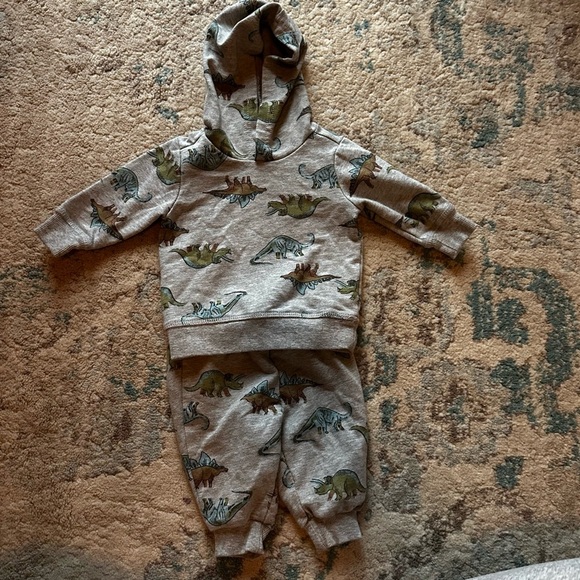 🌟3/$20🌟 Dinosaur Carters Sweatsuit Size 3M - Picture 1 of 4